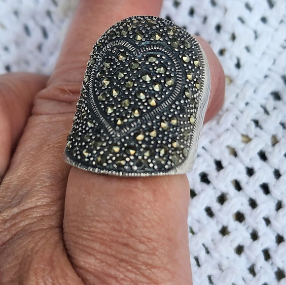 Vintage big bold Heart knuckle ring 7‎ - Picture 2 of 9